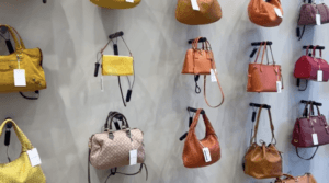 Porte-monnaie en vitrine avec serrure à câble