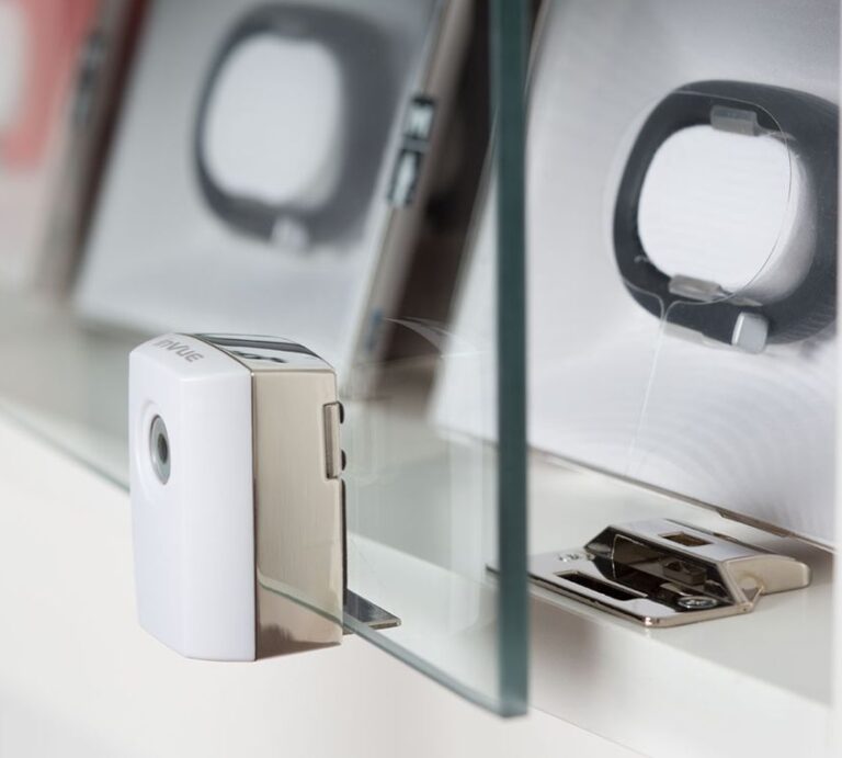 InVue serrure de vitrine en blanc, conçue pour des solutions de sécurité avancées