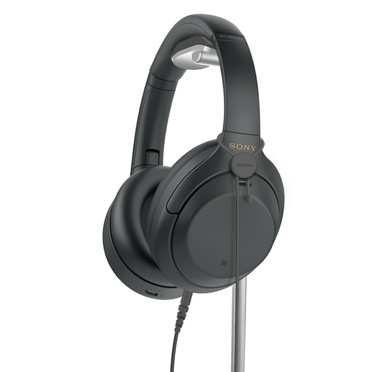 Casque noir sur le dispositif d'affichage sécurisé