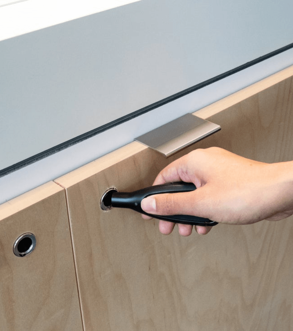 OneKEY verrouillage d'une armoire en bois
