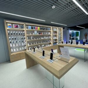 Magasin intérieur de Trony avec présentation des produits