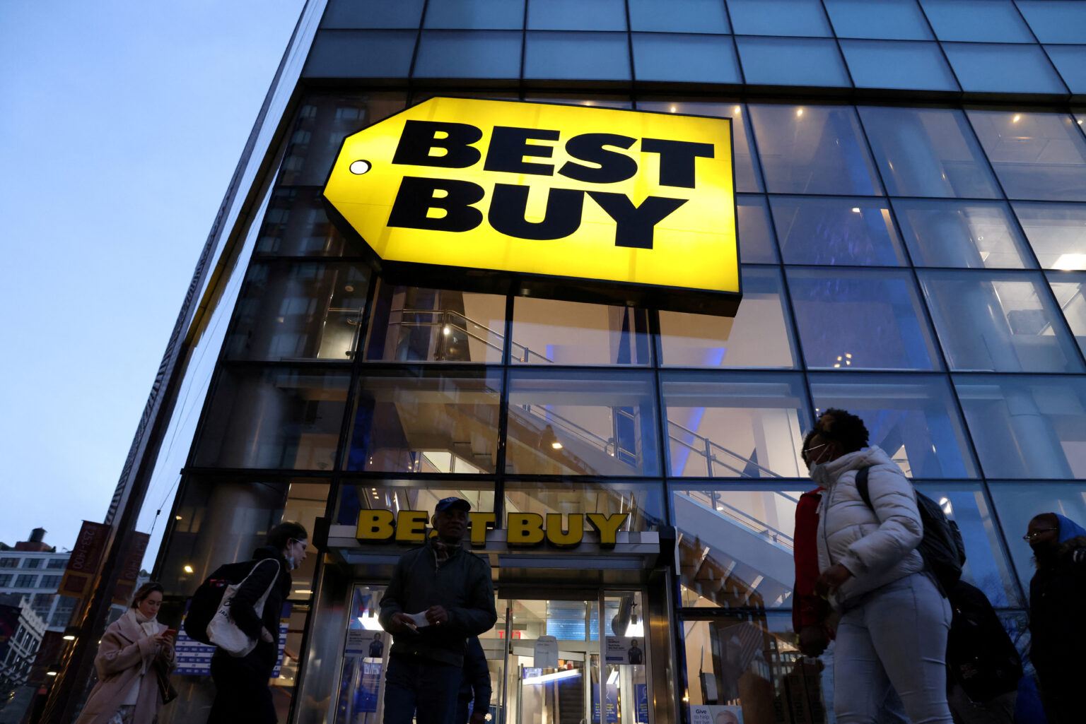 Logo Best Buy sur un bâtiment