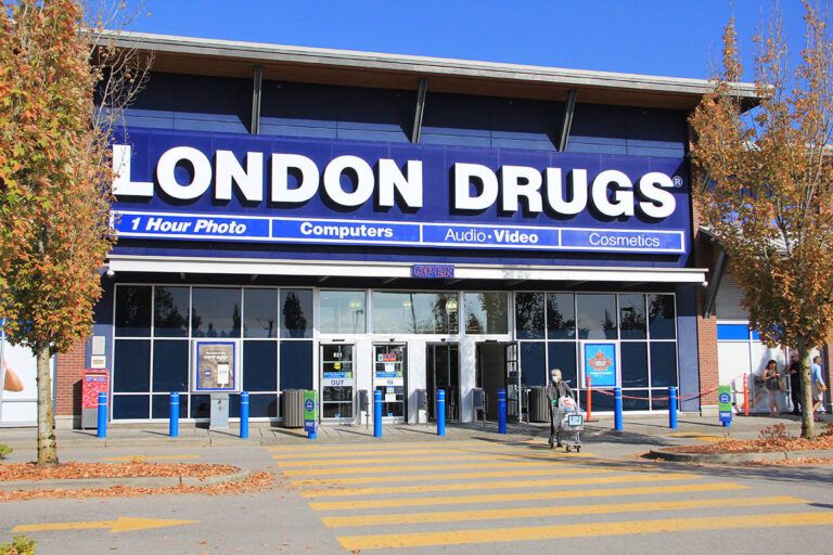 London Drugs renforce sa sécurité avec les serrures intelligentes de InVue.