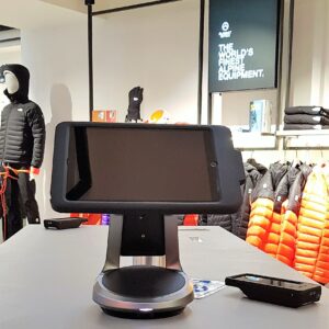 Support pour tablette mobile dans un magasin de détail