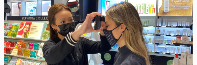 Sephora personnalise l'expérience de ses clients grâce à la technologie de balayage de la peau et aux boîtiers de point de vente personnalisés de InVue.