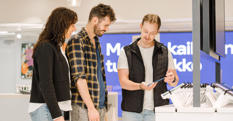 Transformer les magasins Telia grâce à un système de sécurité des appareils cohérent, précis et connecté