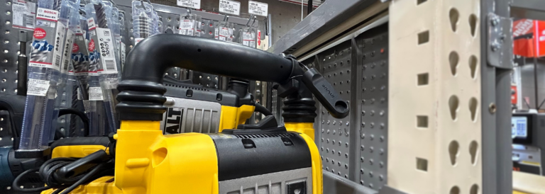 Le vol à l'étalage dans les magasins de bricolage : comment protéger les outils de grande valeur sans freiner les ventes