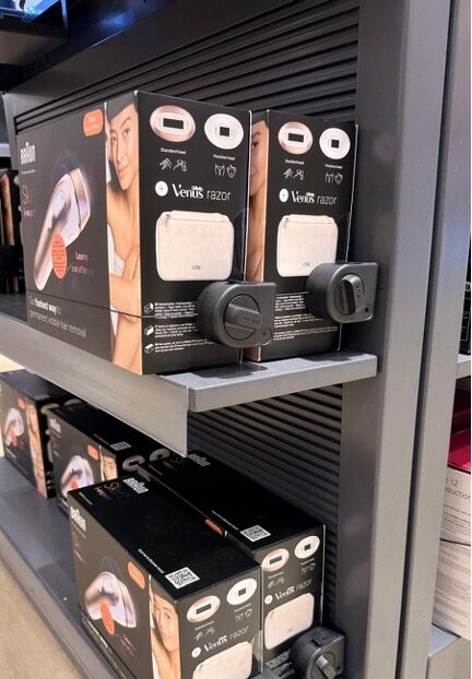InVueProtection des colis : des « corner Package Wrap s » assurant la sécurité des produits de santé et de beauté vendus en magasin.