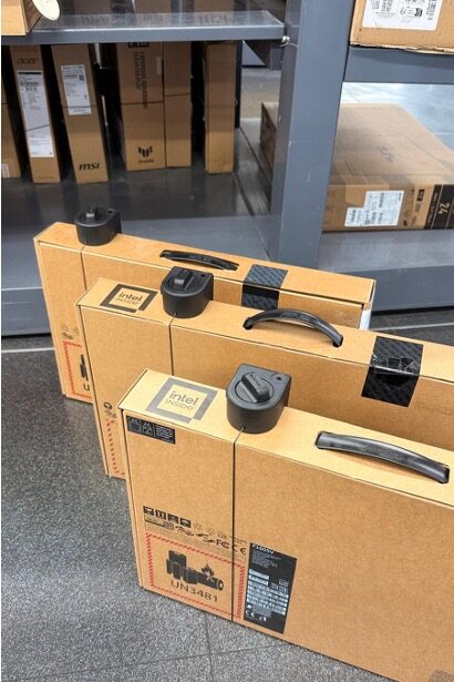 InVueProtection des colis : des « corner Package Wrap s » assurant la sécurité des produits électroniques grand public vendus au détail.